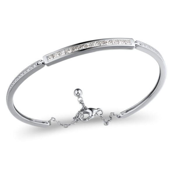 Gold Bangle with Diamond